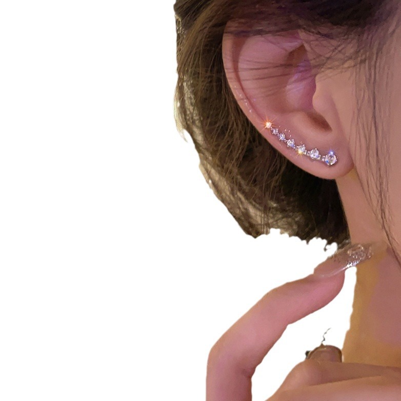 Korean version of the "Seven Stars of the Big Dipper" white stone ear studs, a niche design, high-end earrings, sparkling diamonds, elegant and simple, arc-shaped earrings for women Item Picture