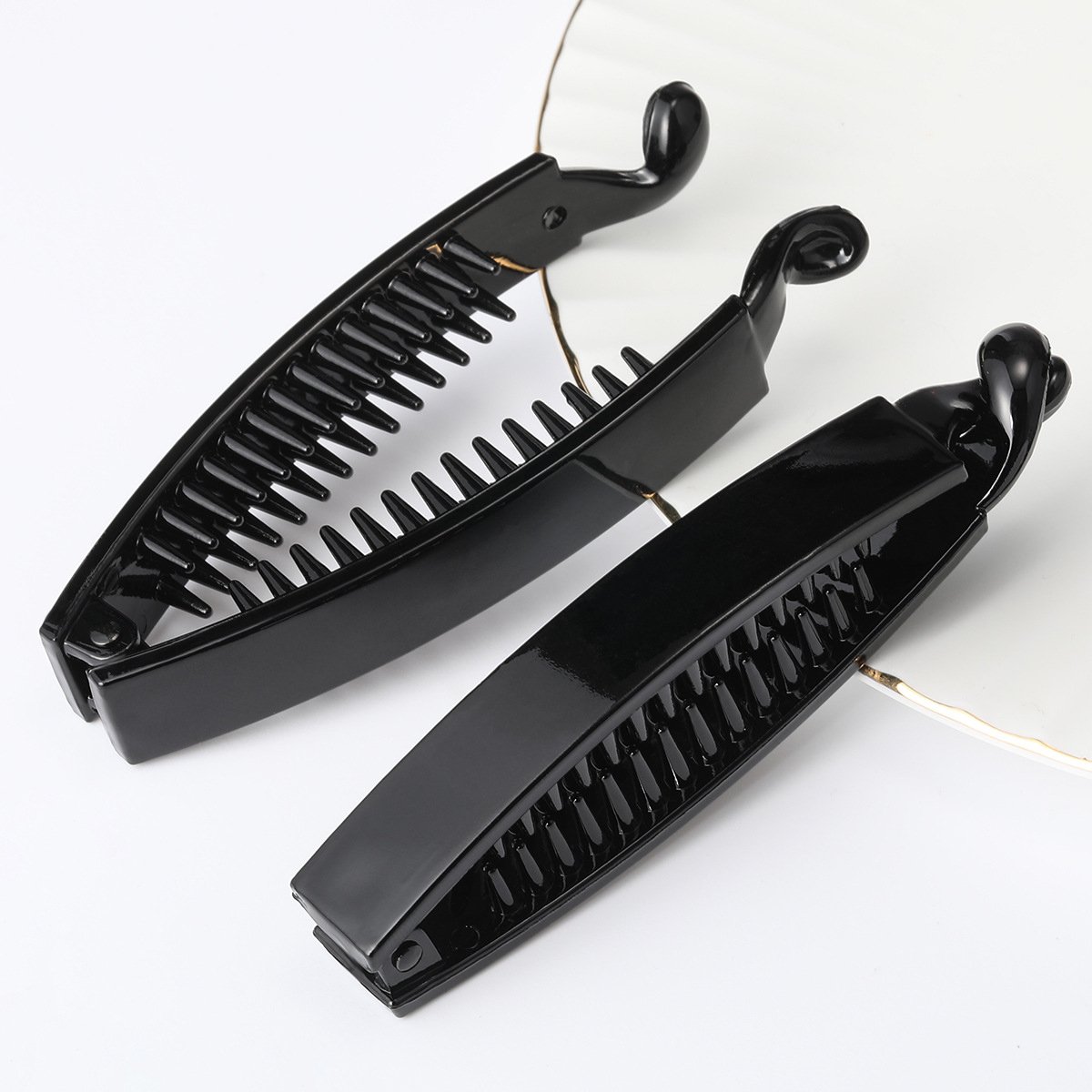 Vertical hairpin, Korean-style ponytail hair accessory, banana clip, large and simple hairpin, feminine charm, twist clip at the back of the head full image