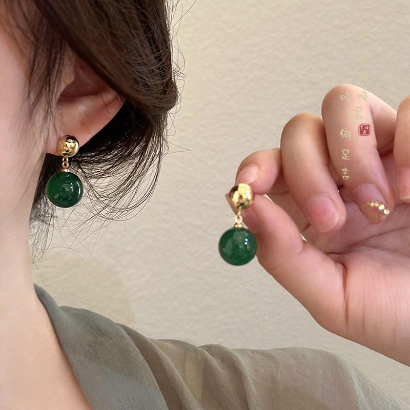New Chinese-style green imitation agate pearl earrings, women's retro Chinese style unique design, high-end ear studs, summer earrings Application Scenario