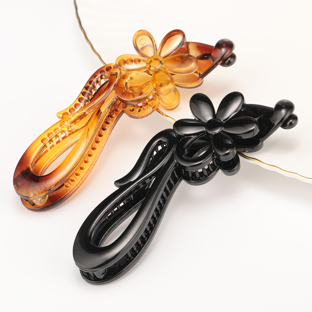 Banana clip, vertical hair clip, back of the head, plum blossom style ponytail, half tied hair, twist clip, Super DIY accessory full image