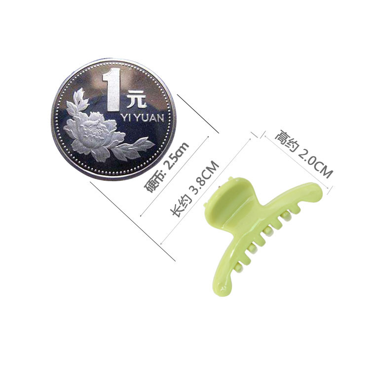 Small European and American style moon-shaped hairpin, 3.8CM small top hairpin, ins minimalist adult hairpin and hair accessory Application Scenario