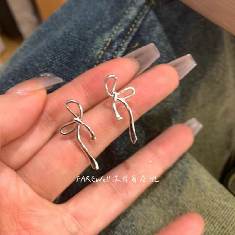 Sweet and cool style heart-shaped pearl stud silver needle 2024 new trendy and internet-famous design earrings, personalized and elegant earrings undefined