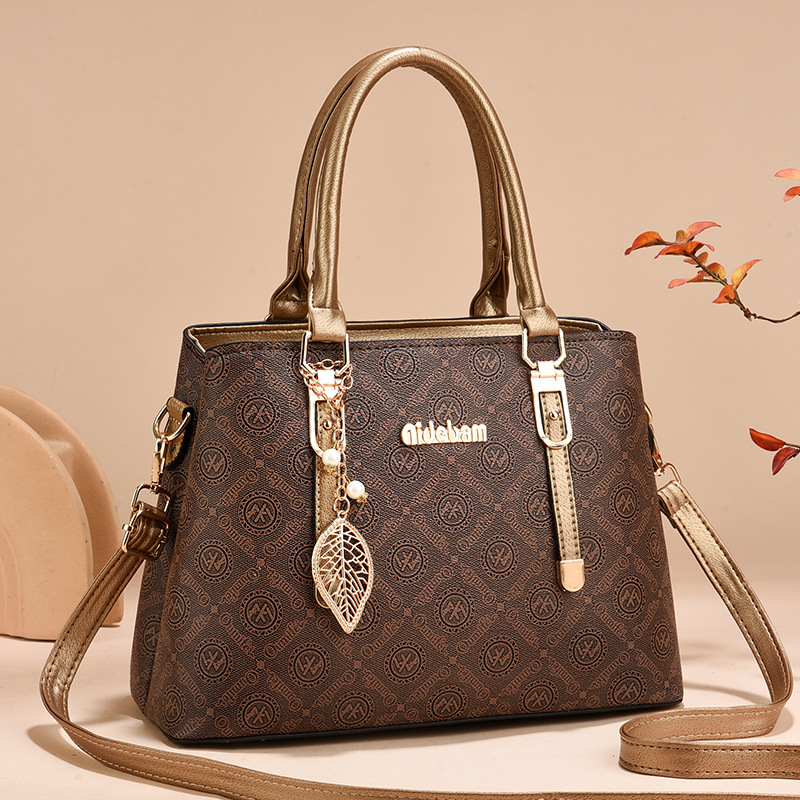 The 2025 new single-shoulder bag is trendy, fashionable and versatile. It's a great gift. It's a single-shoulder crossbody bag from an export manufacturer with a large capacity for women
