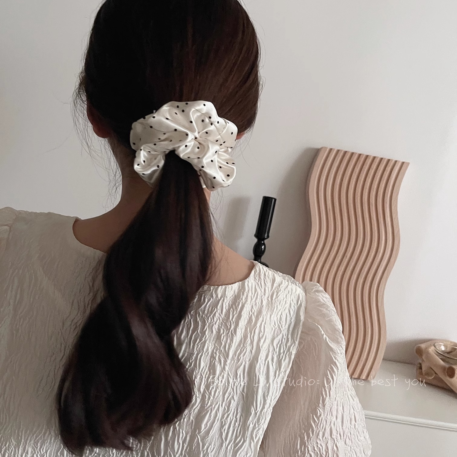 The same style as Zhao Lusi's large intestine hair band, with a high level of appearance in the Korean style, lace edge, ins school style hair band, sweet and stylish large intestine hair band undefined