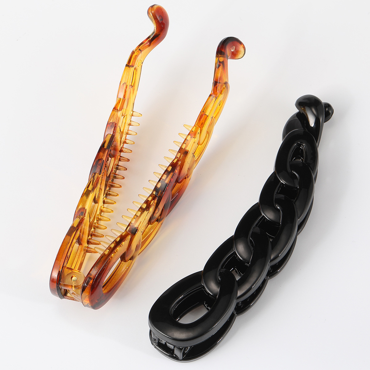 Cross-border best-selling hollowed-out chain banana hair clip PC material 10.6cm large lady's hair clip DIY Application Scenario