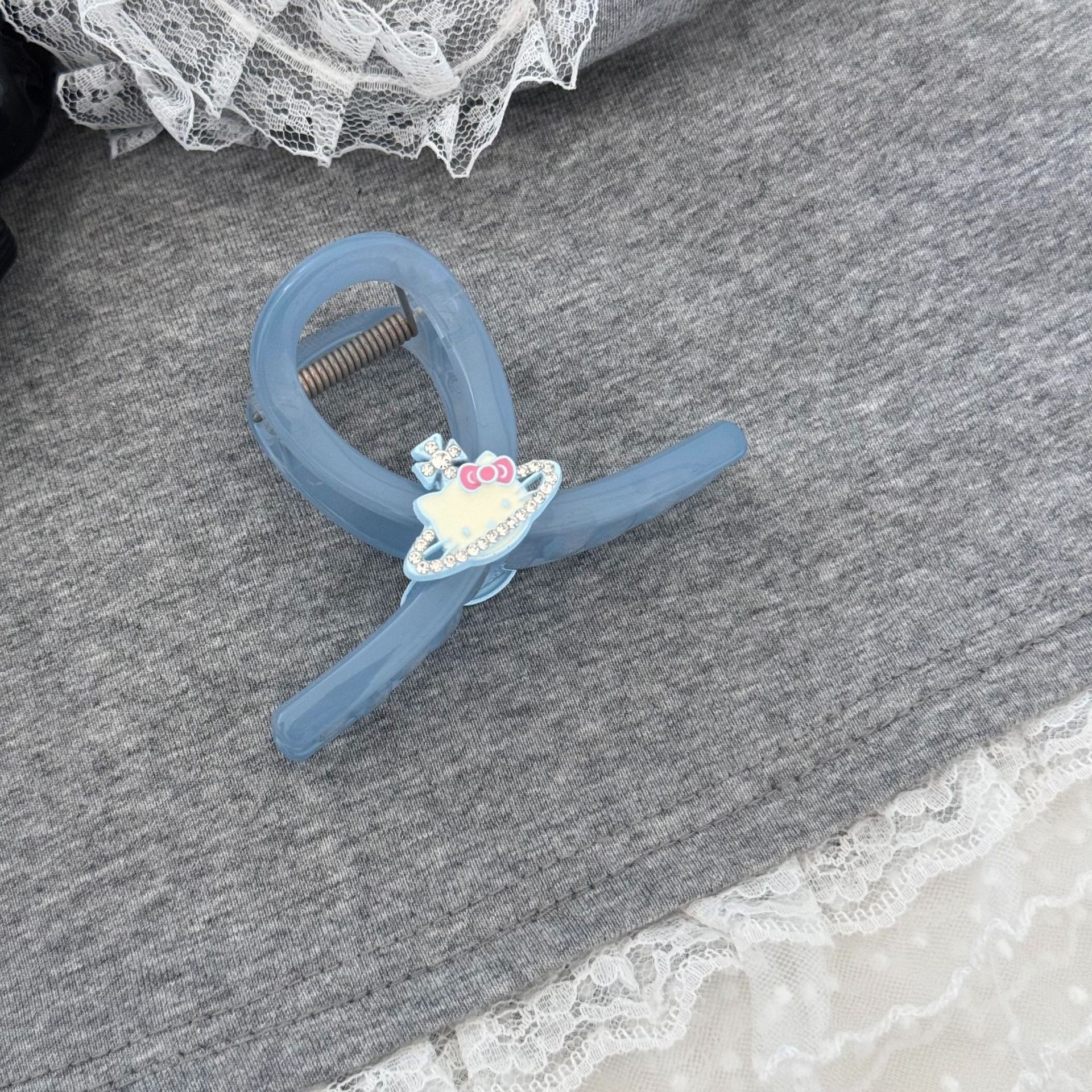 A versatile French-style hair accessory with a half-shark clip on the back of the head, a simple water diamond cat scratch-off clip, and a smooth, letter clip undefined