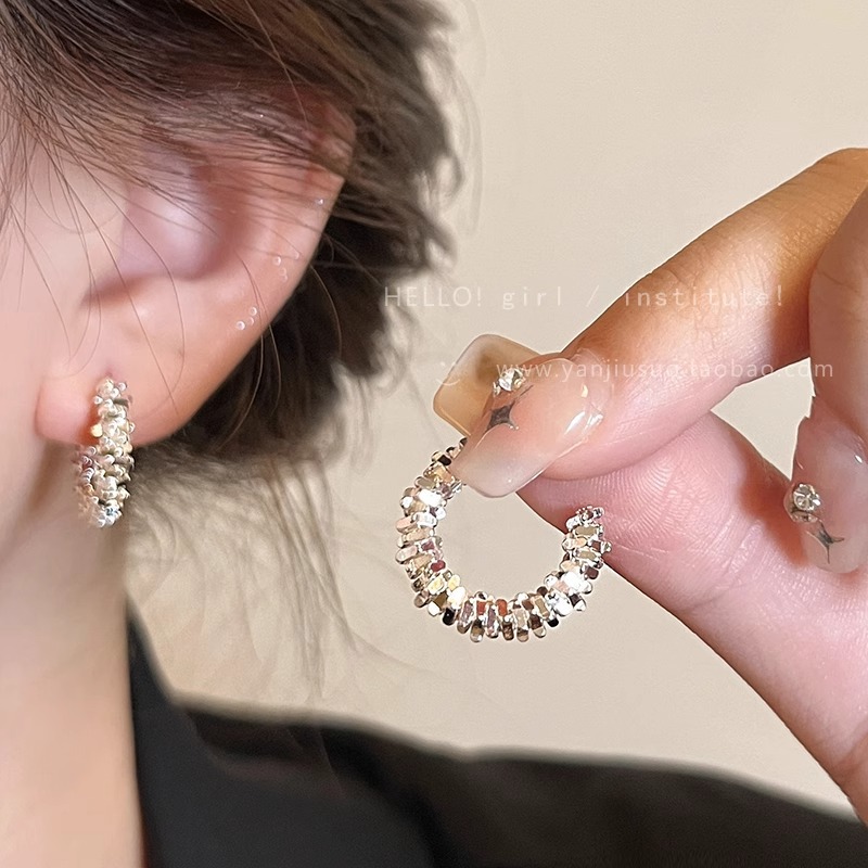 The C-shaped silver earrings for women feature a unique French design with a cold style. The stud earrings exude a sense of sophistication and elegance Specification image