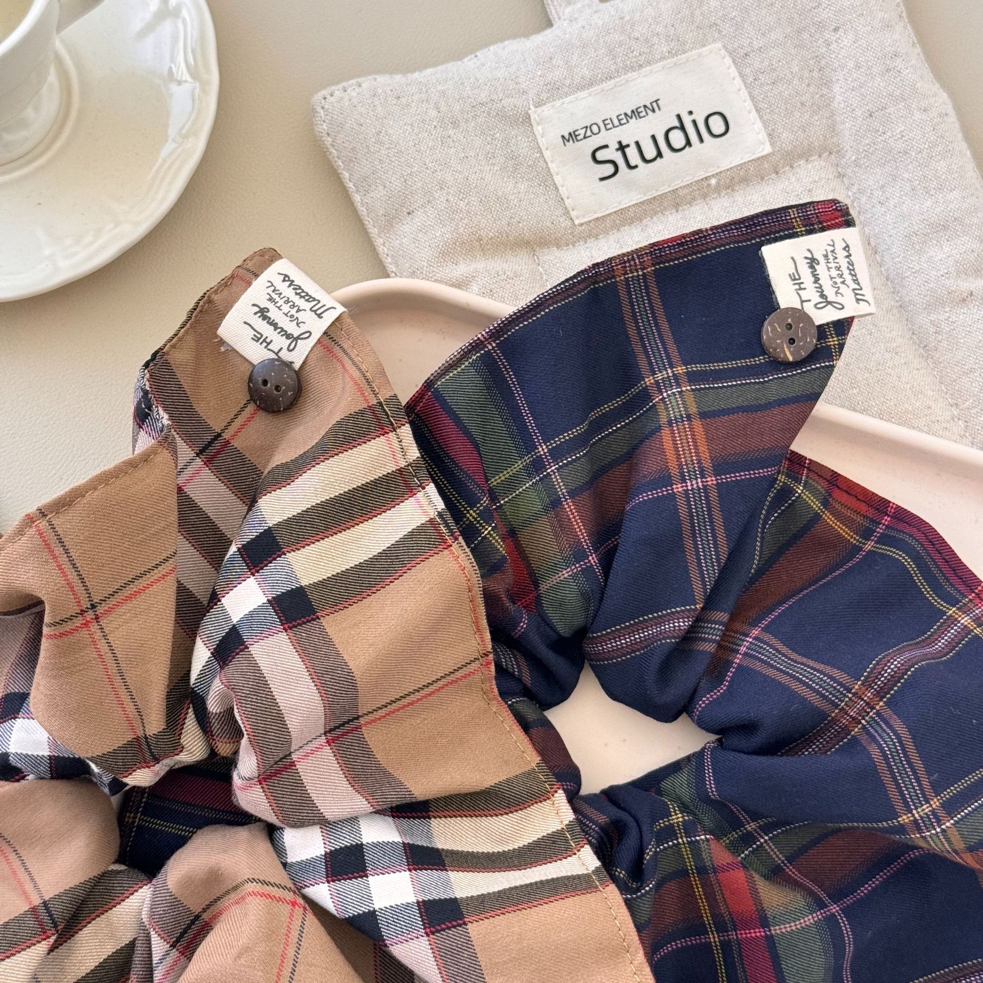 New Korean British style retro navy blue checkered, exquisite and stylish square large intestine hair band, versatile button square towel details Picture
