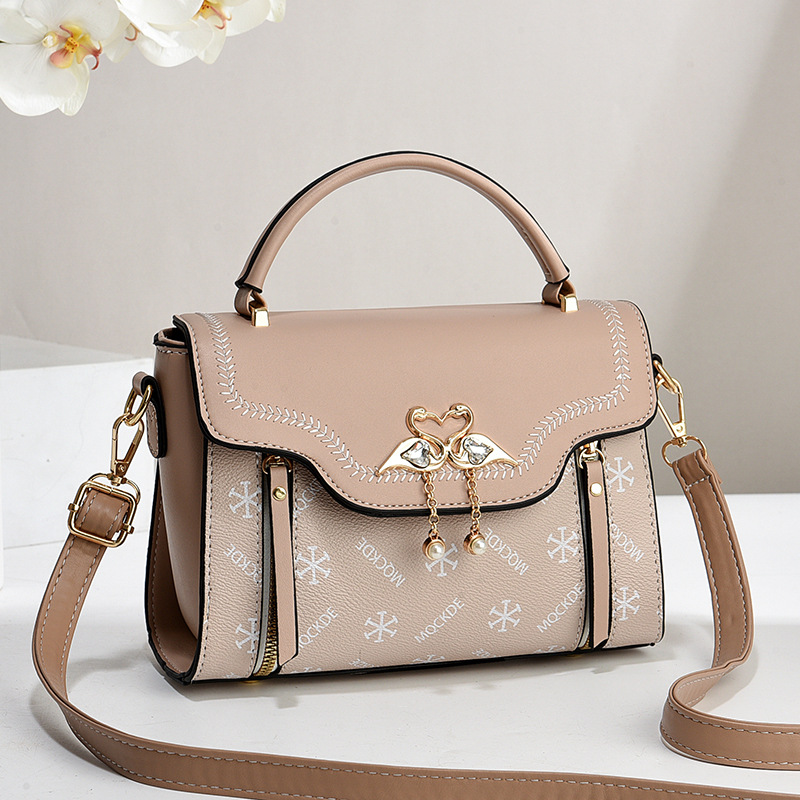 In 2025, this is a best-selling single-shoulder women's fashion brand for foreign trade. It's a new versatile summer crossbody bag for women Specification image