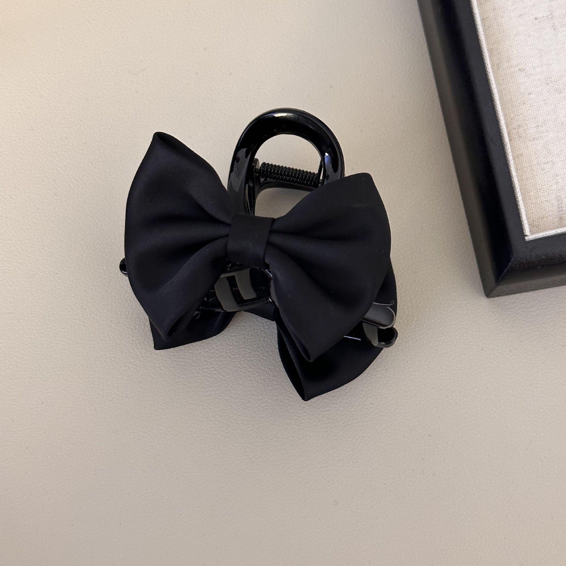 Velvet bow ~ Velvet pearl delicate hair clipper, short hair clip, back of the head updo, Korean shark clip undefined