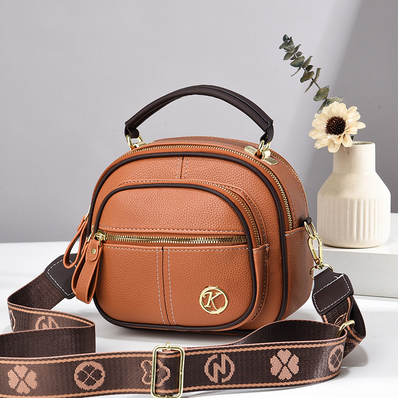 The new Korean-style simple, mini and fashionable single-shoulder crossbody bag from the manufacturer is a versatile women's trendy mobile phone bag and a summer crossbody bag undefined