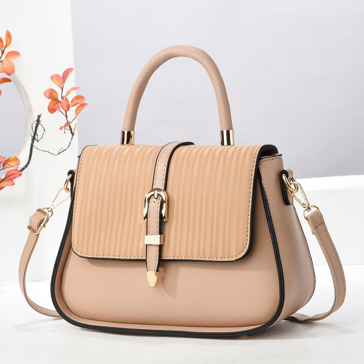 In 2025, women's handbag fashion trend, single-shoulder bag, simple new style, versatile, crossbody and crossbody bag, Korean style personality
