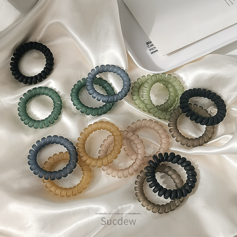 The transparent matte telephone line hair tie is simple, durable and highly elastic. It is a women's hair tie that won't damage the hair. It is a ponytail hair tie The transparent matte telephone line hair tie is simple, durable and highly elastic. It is a women's hair tie that won't damage the hair. It is a ponytail hair tie