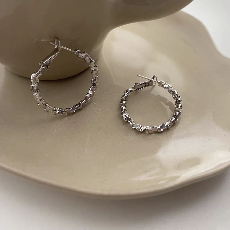 Cold and elegant silver stud earrings with silver needles and plain rings, high-end earring design, and unique, simple and niche style undefined