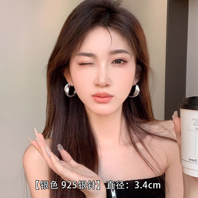 Retro Hong Kong-style hot girl large circle earrings, multi-layered circle, niche design, stud earrings, simple and high-end women's earrings undefined