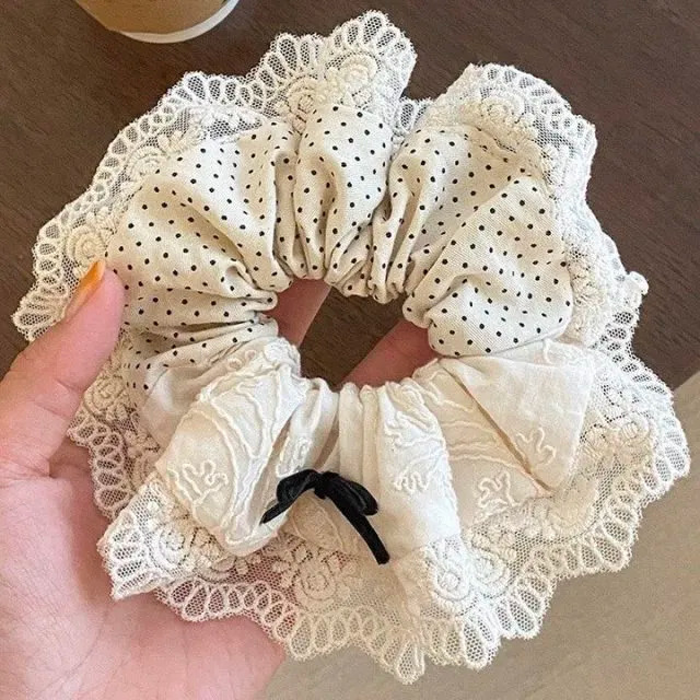 The same style as Zhao Lusi's large intestine hair band, with a high level of appearance in the Korean style, lace edge, ins school style hair band, sweet and stylish large intestine hair band undefined