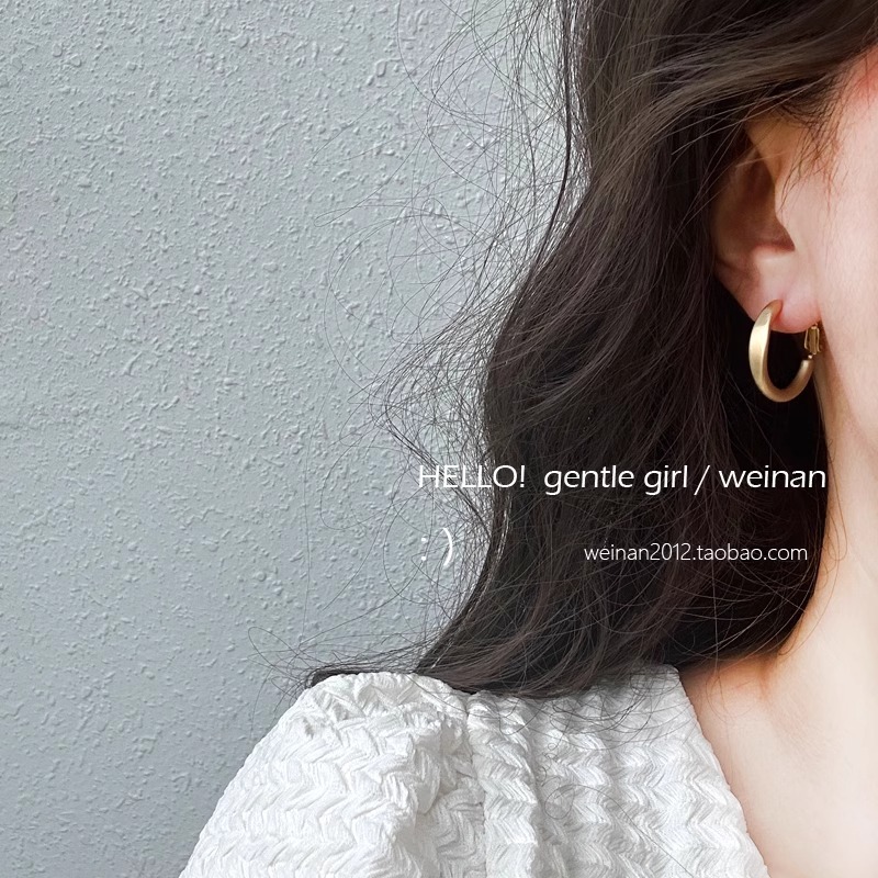 925 Silver matte coffee gold pigment ring earrings, a niche design, a 2025 new bestseller, stud earrings for women with a high-end feel details Picture