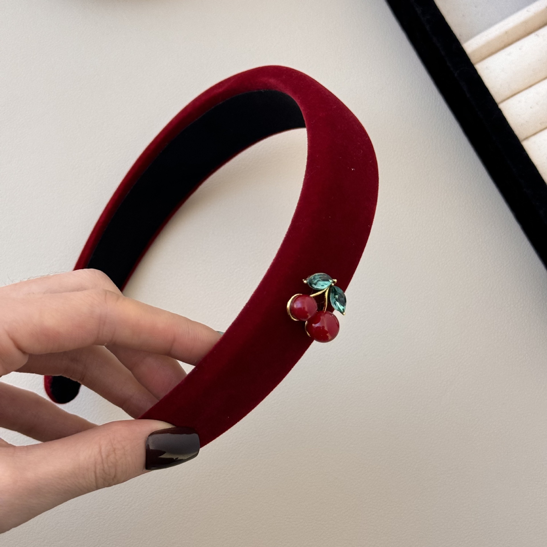 Stylish cherry French red velvet hair band, festive retro, light luxury, high-end, niche design new hair clip and hair accessory undefined