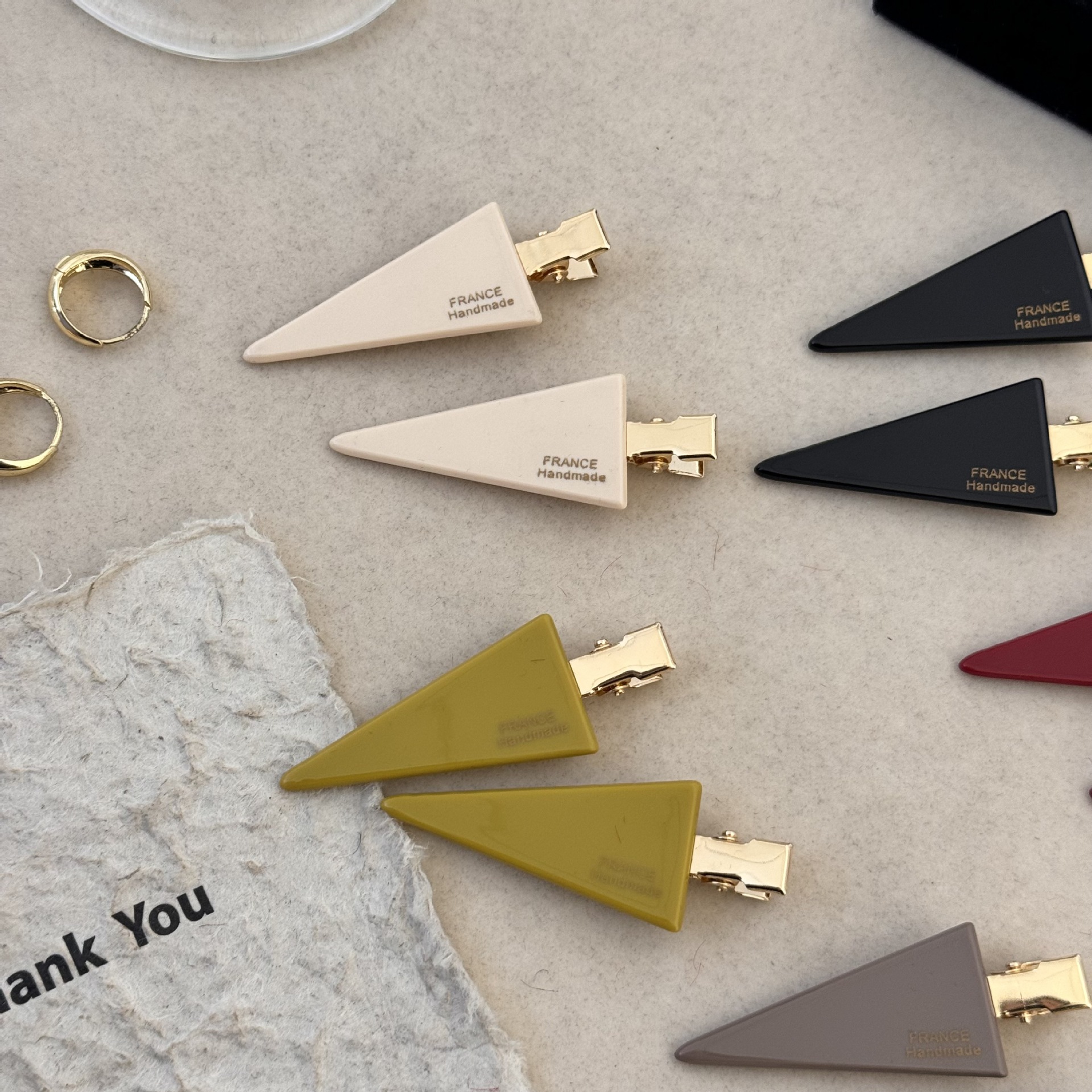 Shen Yue's same gold label design triangular makeup clip, cute and girlish retro hair clip, versatile and seamless clip, bangs clip details Picture