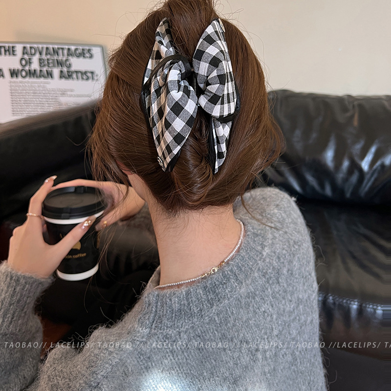 Korean-style black and white checkered triangular grab clip, large satin pearl shark clip hairpin, women's high-end hairpin headwear Specification image