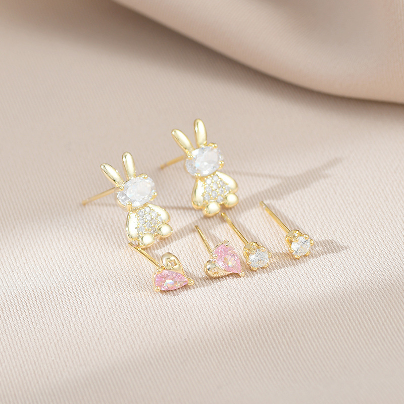 A golden little rabbit heart card with three pairs of ear studs, a three-dimensional cute rabbit for girls, paired with a simple pink heart round and fresh earpiece gift for girls Item Picture