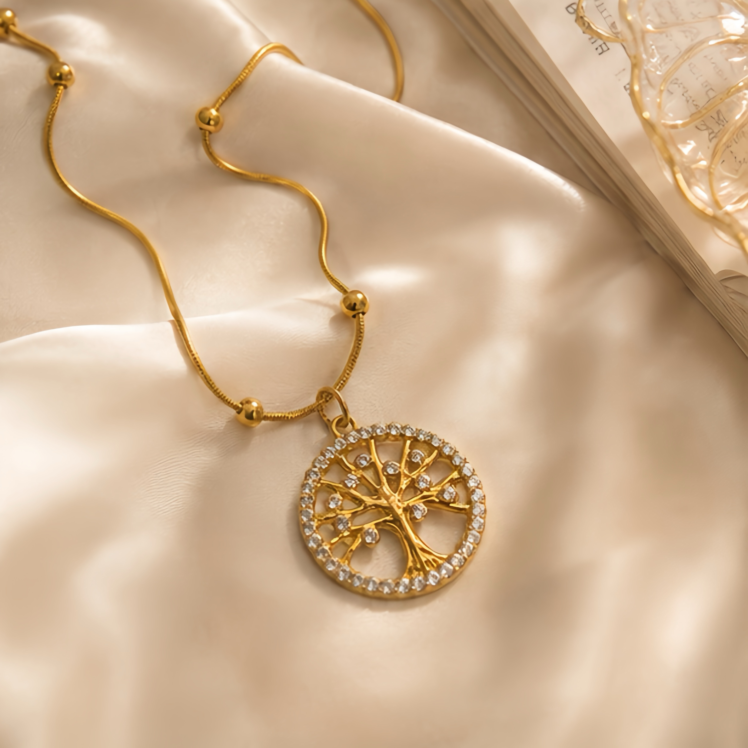 This diamond-encrusted retro life tree hollowed-out necklace does not fade and exudes a high-end, niche European and American style with a light luxury atmosphere for ladies. It features a snake bone chain Application Scenario