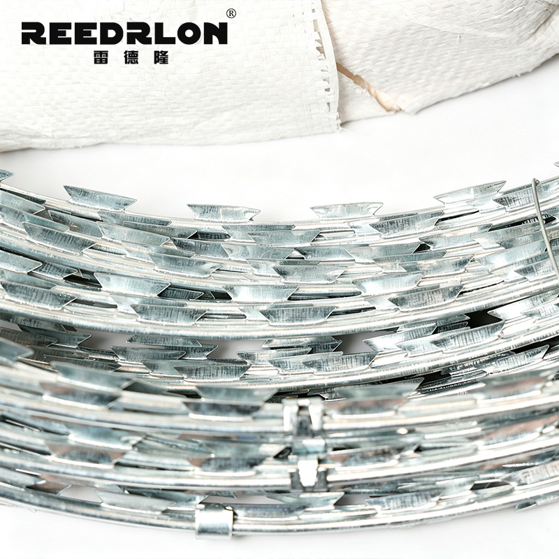 Hot-dip galvanized barbed wire with blade Item Picture