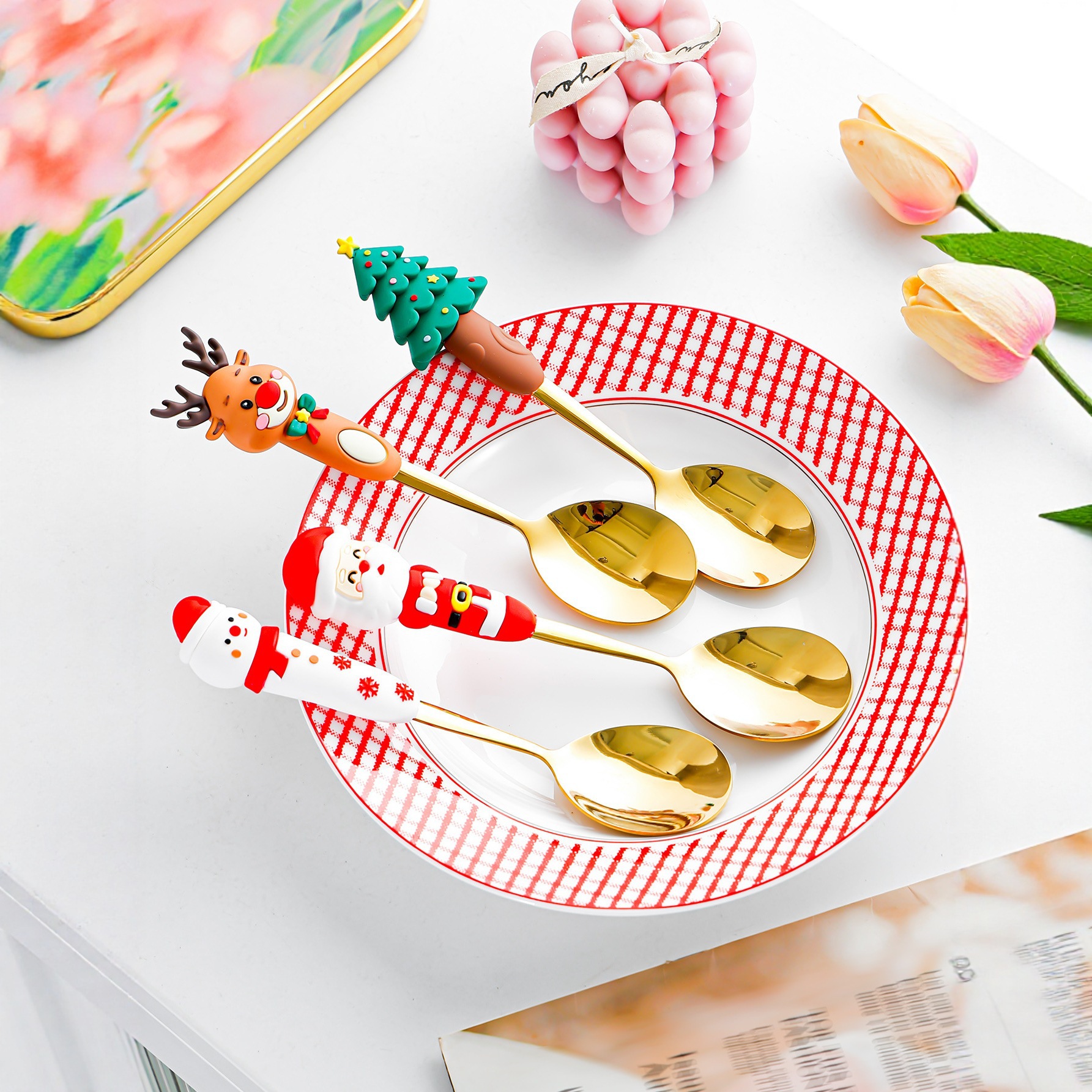 Cross-border Fun Christmas Dessert spoon and fork Creative Large spoon Cartoon Santa Claus spoon and fork gift set Application Scenario