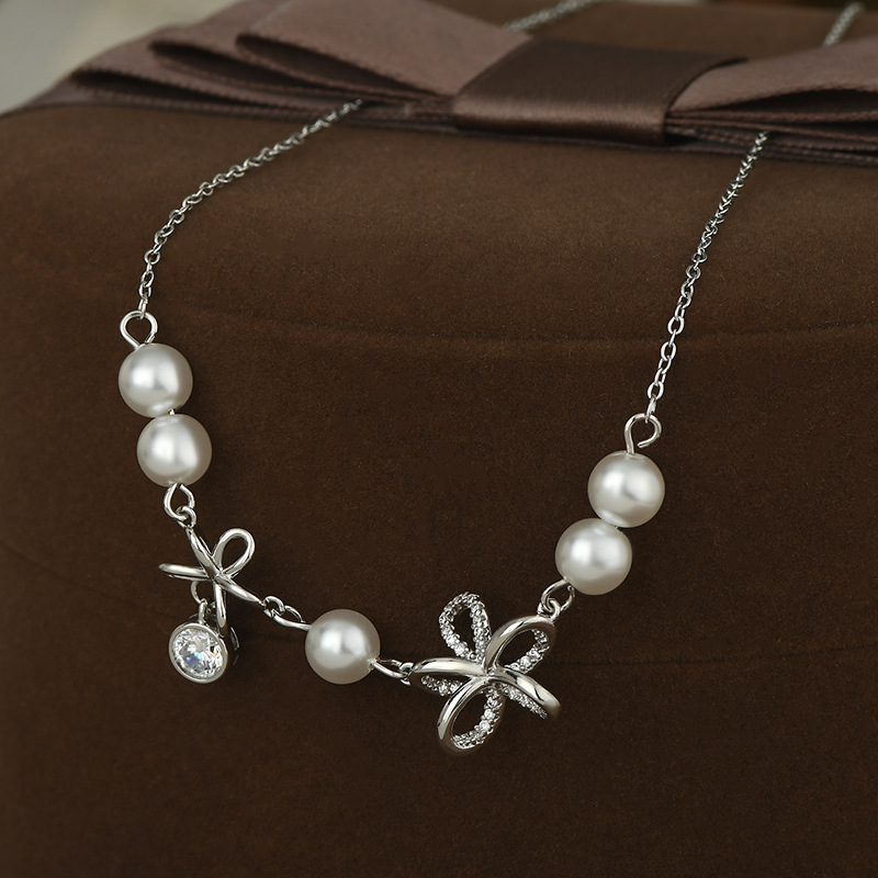 The flower bow is an elegant and luxurious basic bracelet for student outings and dates, creating an atmosphere details Picture