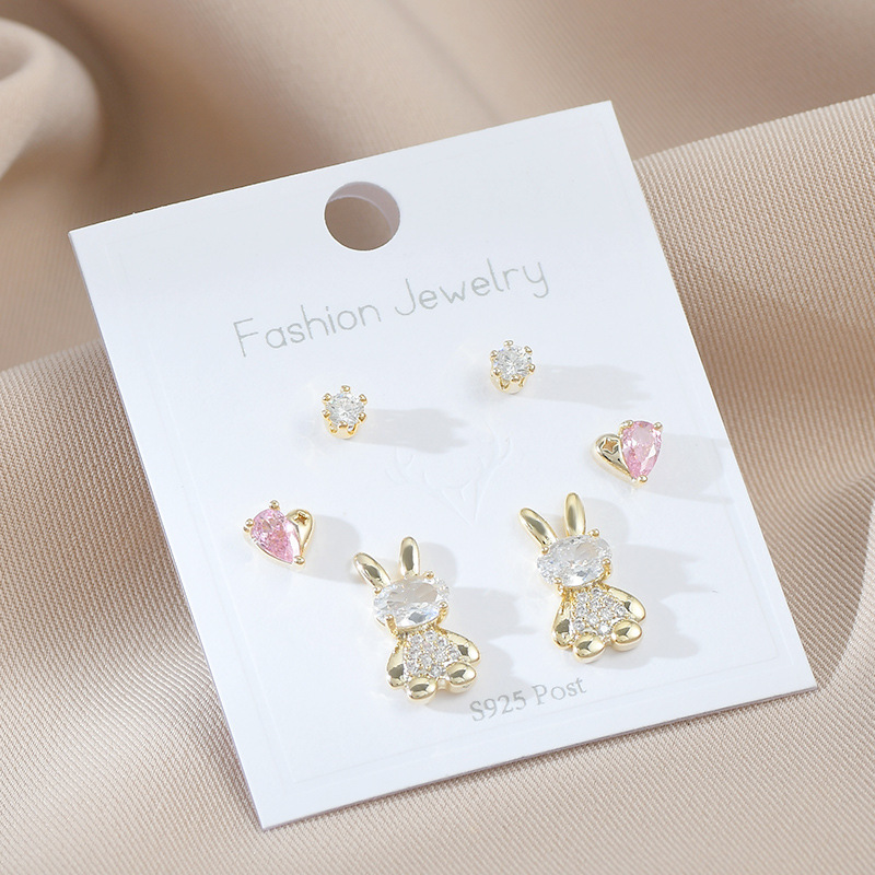 A golden little rabbit heart card with three pairs of ear studs, a three-dimensional cute rabbit for girls, paired with a simple pink heart round and fresh earpiece gift for girls details Picture