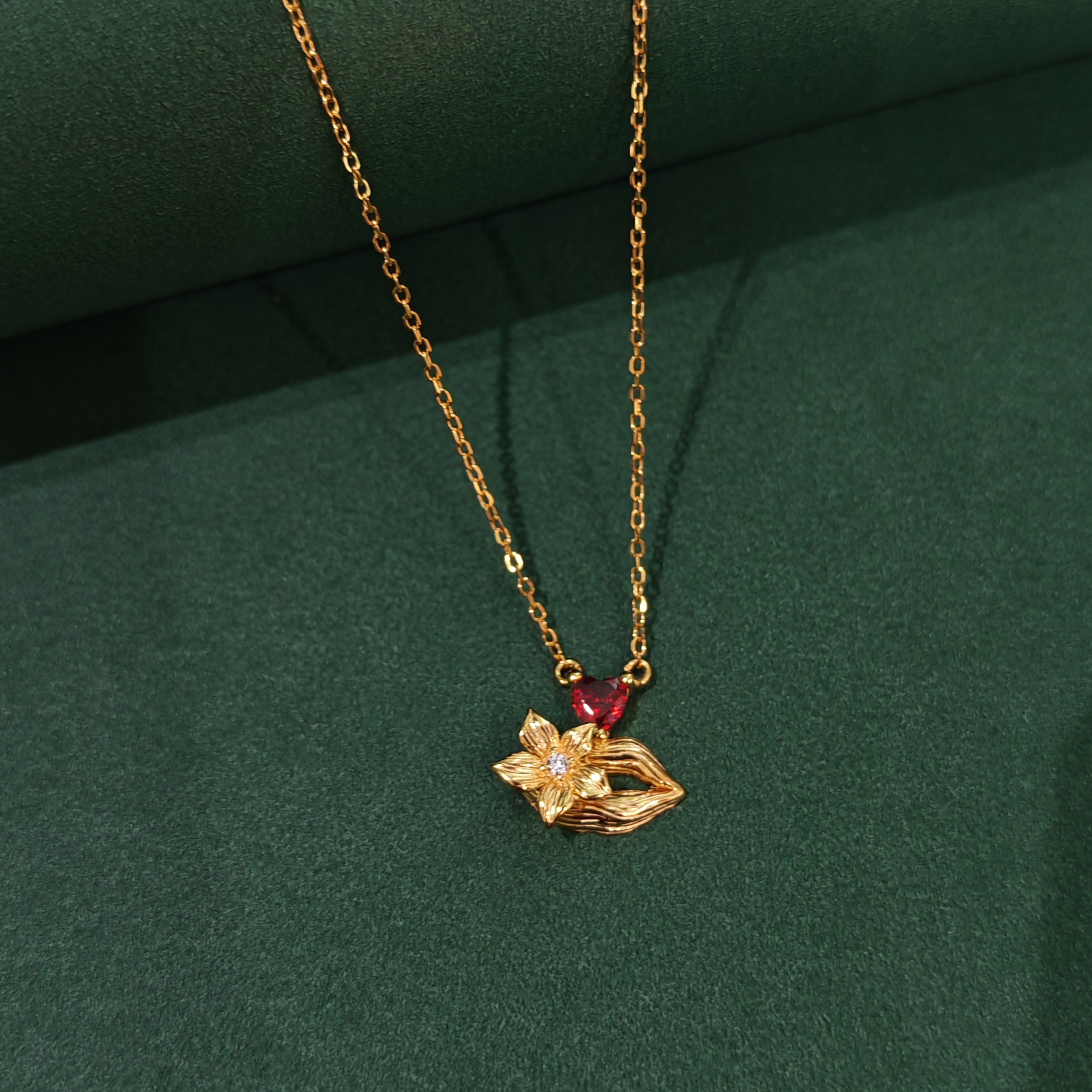 APOTIE's rotatable small flower kiss Falling flowers s925 all-silver niche design silver collarbone chain is available for wholesale details Picture
