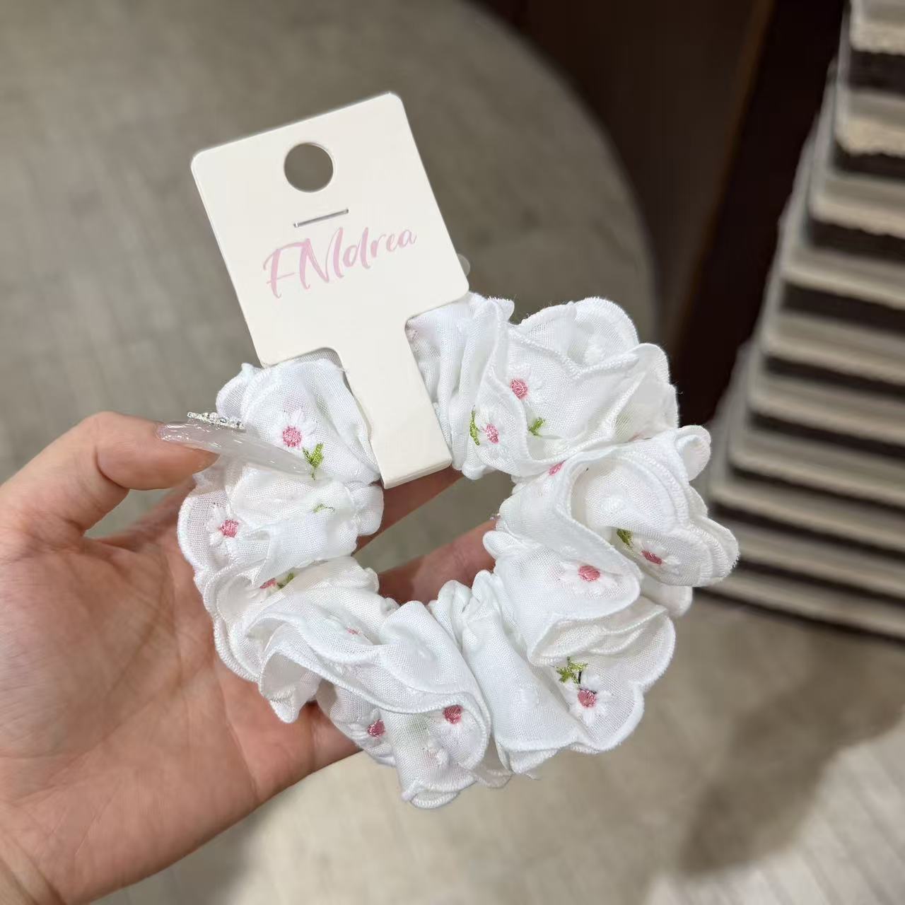 粉白拼接刺绣小花荷叶边大肠发圈棉质透气扎丸子头少女森系发饰