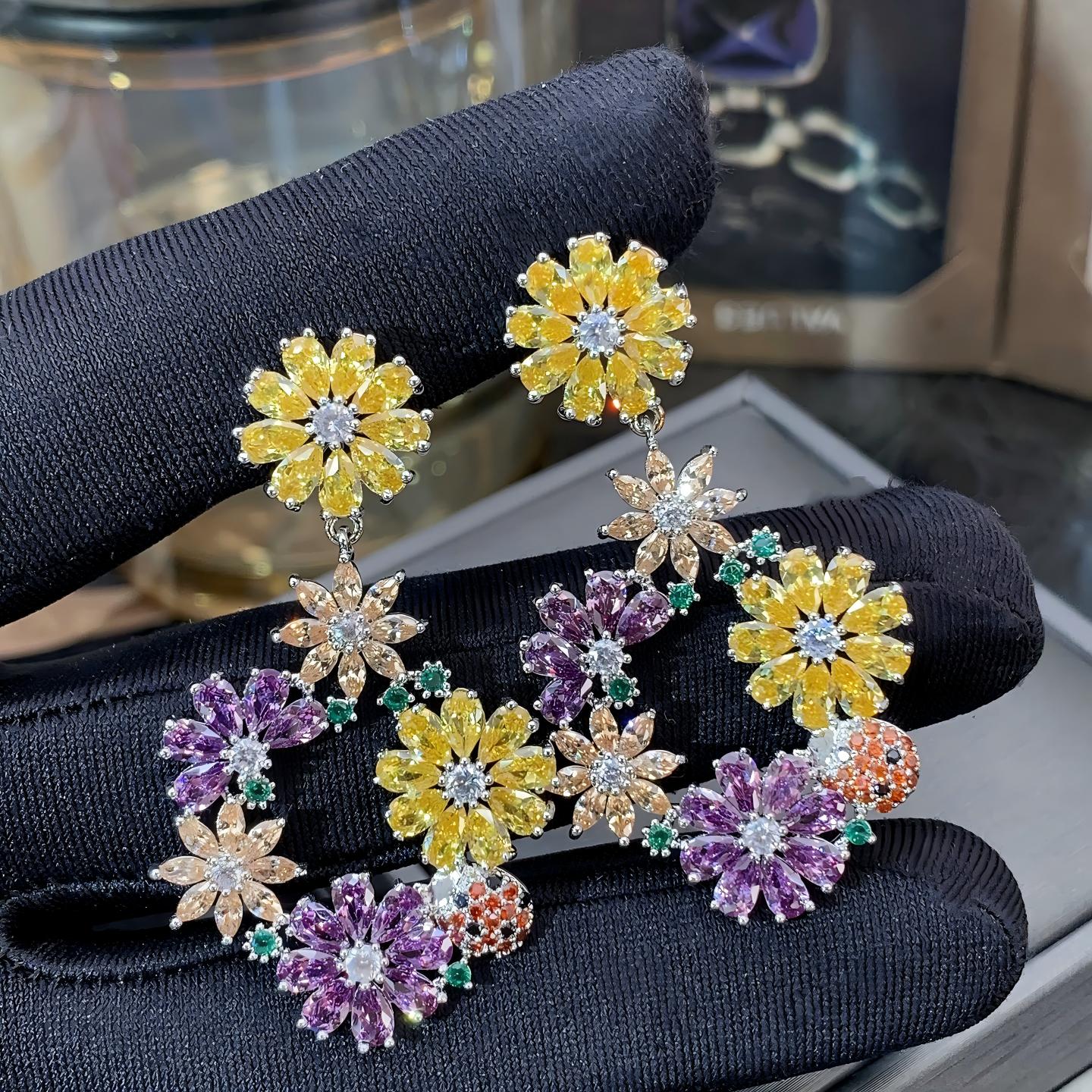 925 Silver zircon small flower earrings Application Scenario