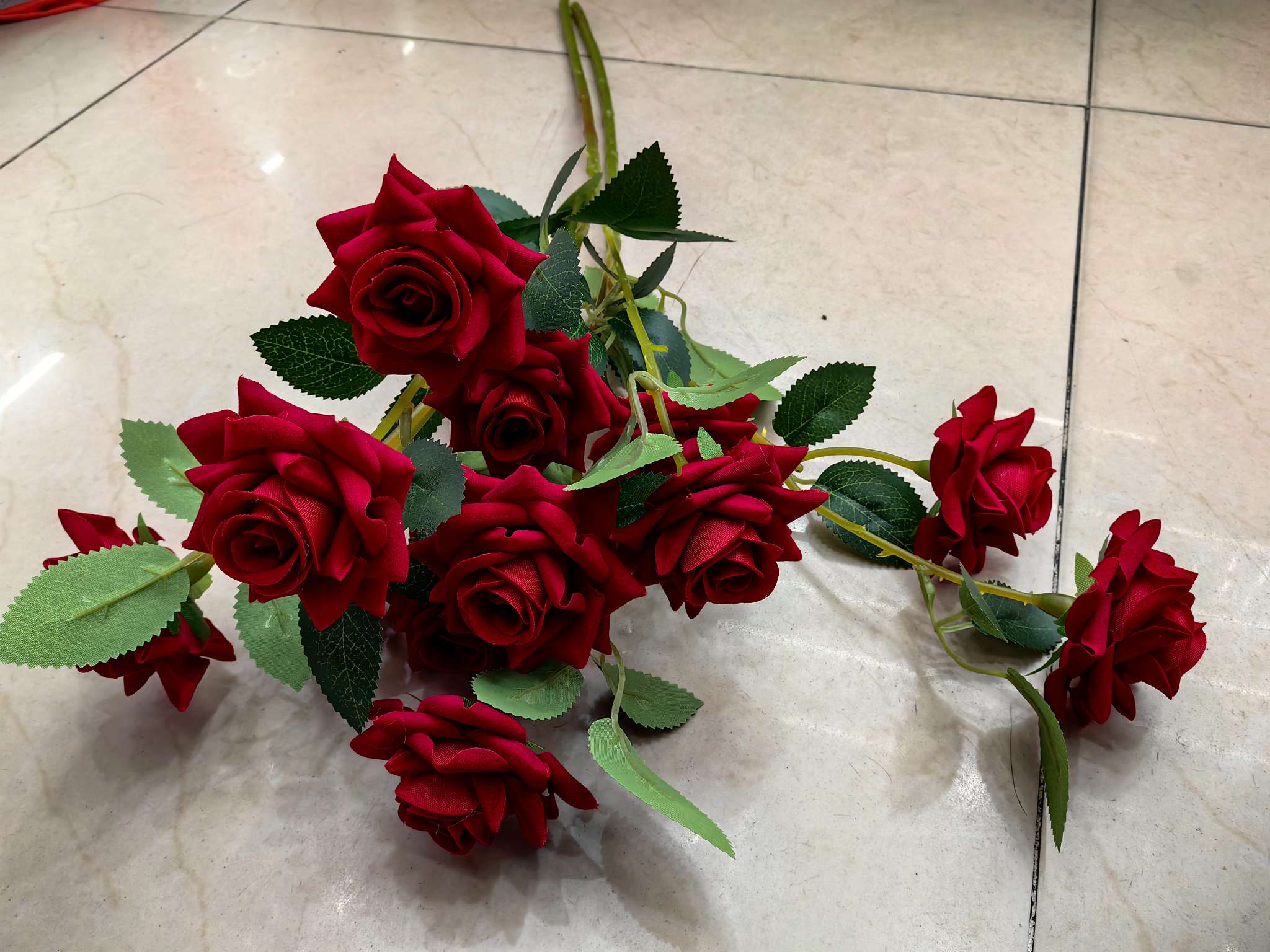 Six-head artificial rose, small artificial rose, festive and wedding supplies, craft small rose, flower branch rose Application Scenario