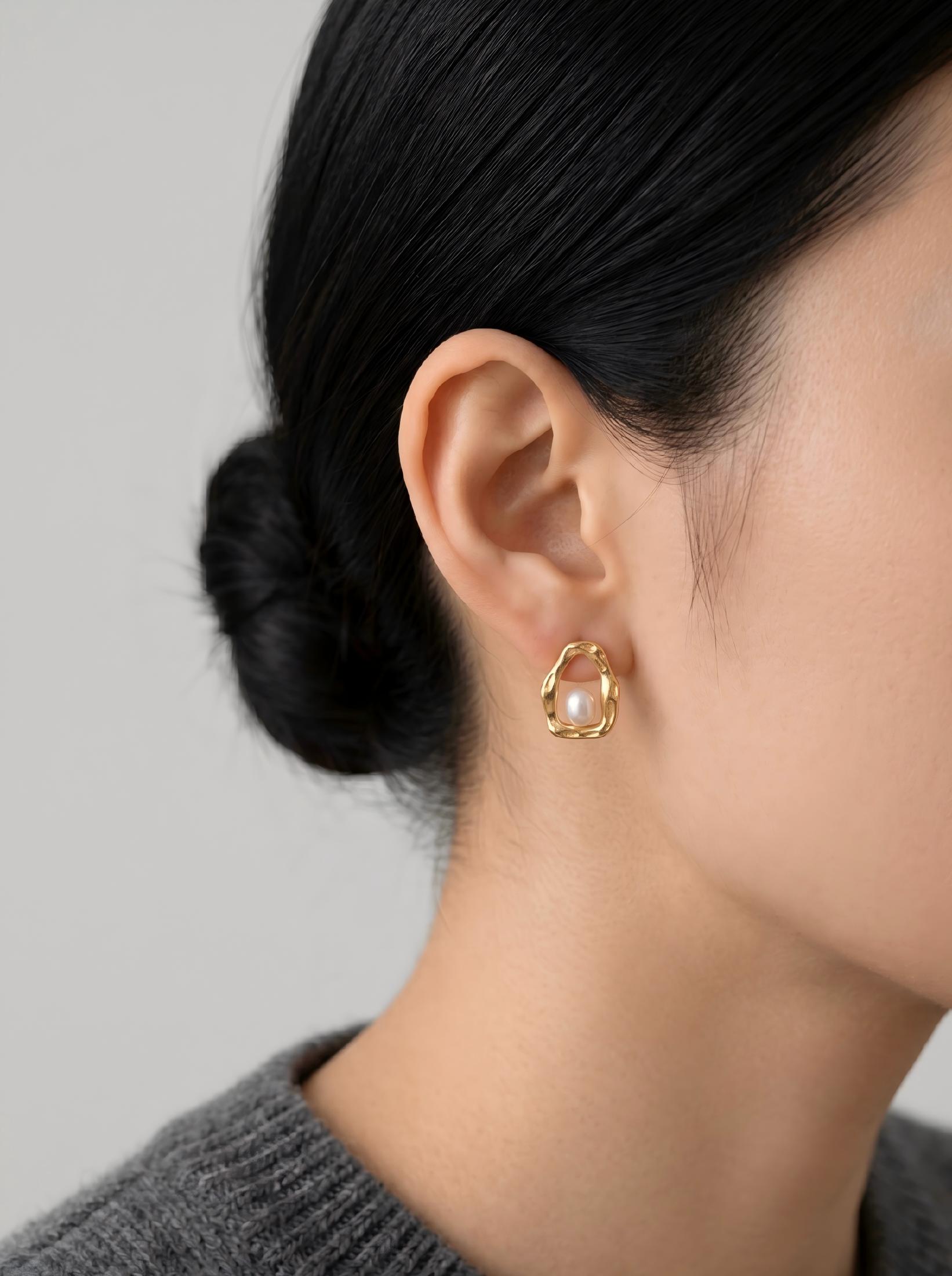 New trendy earrings with a light luxury and niche design sense, natural pearl stud earrings, French high-end feel, retro cold style, super fairy stud accessories, and ear piercing details Picture