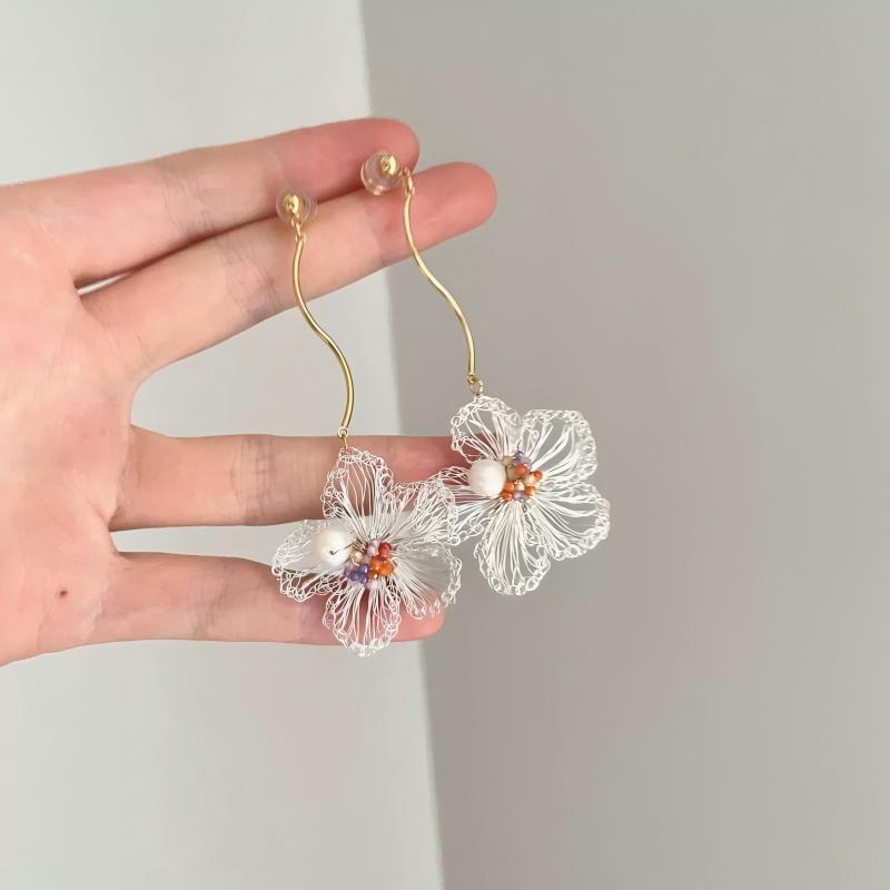 2026 New hand-woven flower earrings, women's pearl retro ethereal earrings, personalized accessory earrings, women's long style, elegant Specification image