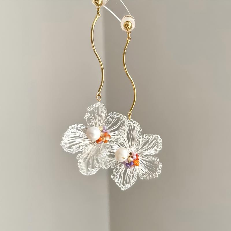 2026 New hand-woven flower earrings, women's pearl retro ethereal earrings, personalized accessory earrings, women's long style, elegant Application Scenario