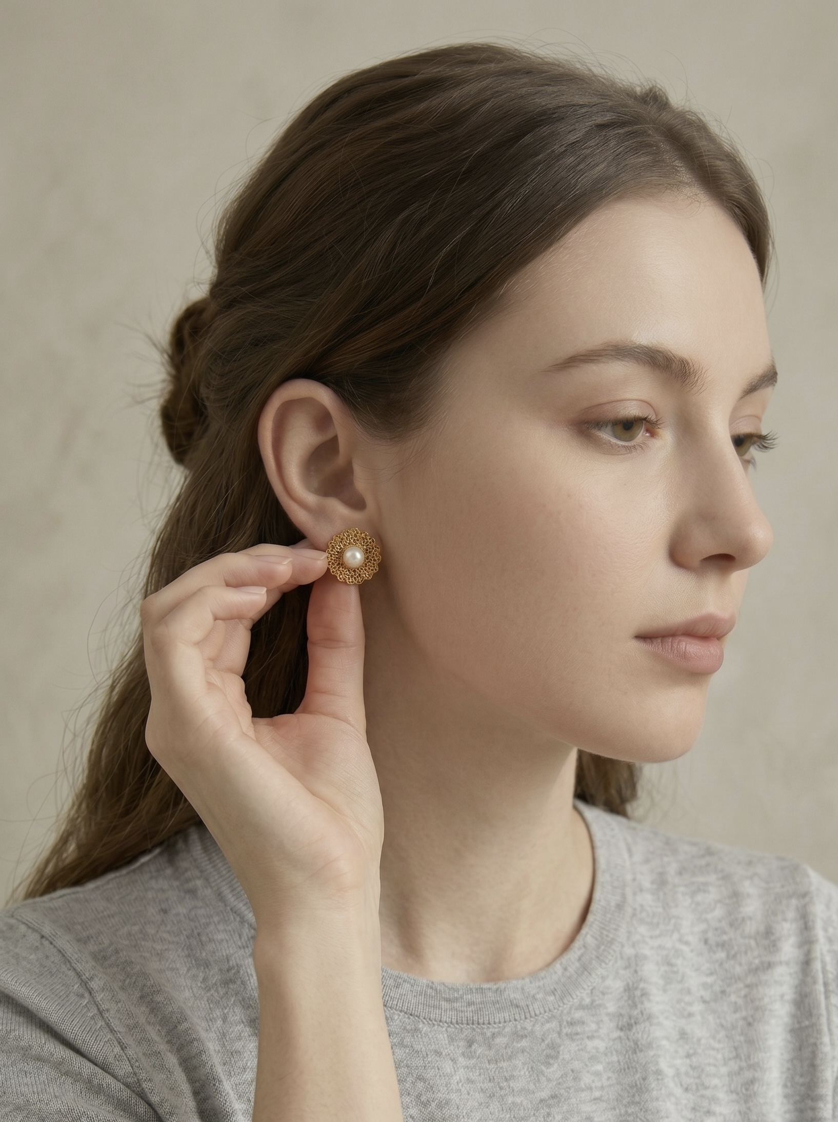 Gold and silver hollowed-out flower-shaped pearl stud earrings, a unique and elegant accessory for women and summer Specification image