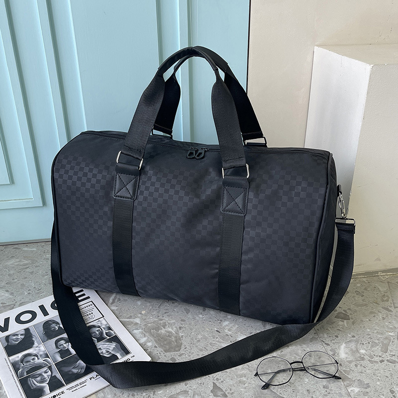 The black travel bag has a shoe compartment and can be carried by hand or crossbody for short trips, as well as for storing luggage of students on business trips and boarding sports and fitness bags Specification image