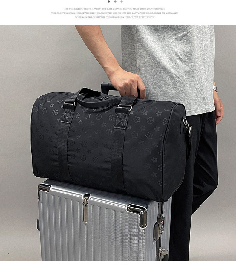 The black travel bag has a shoe compartment and can be carried by hand or crossbody for short trips, as well as for storing luggage of students on business trips and boarding sports and fitness bags detail image 4