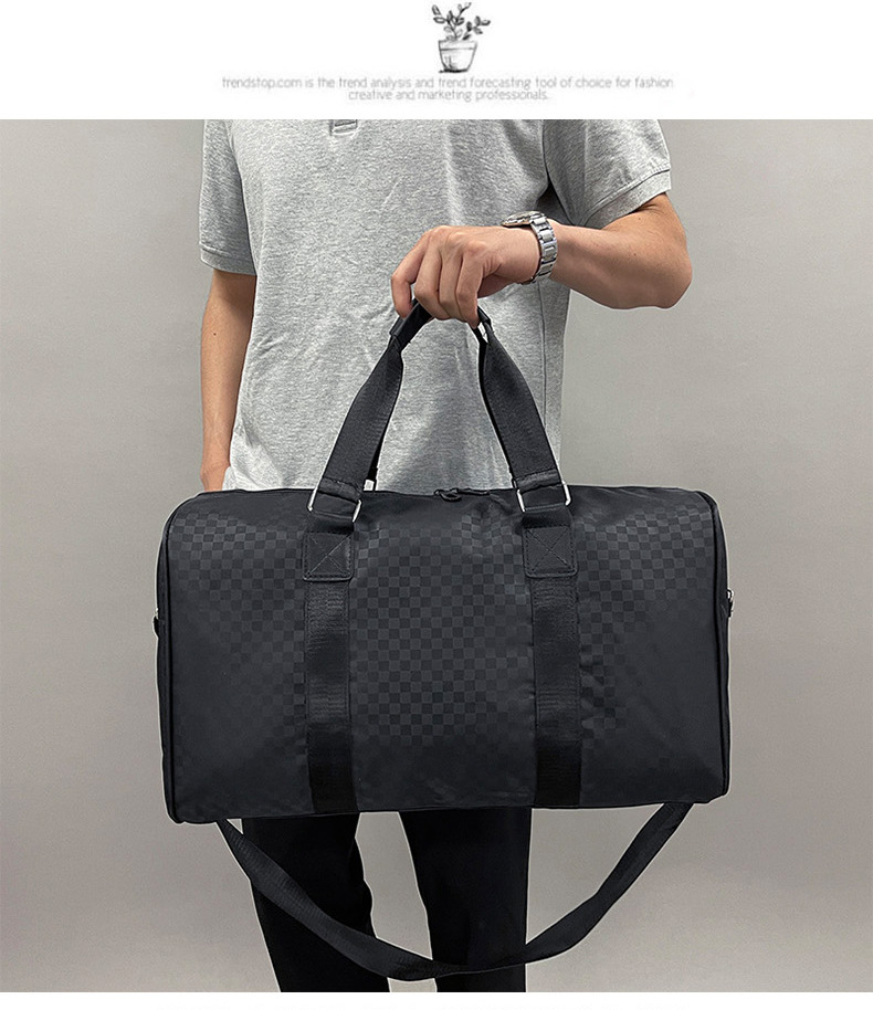 The black travel bag has a shoe compartment and can be carried by hand or crossbody for short trips, as well as for storing luggage of students on business trips and boarding sports and fitness bags detail image 3