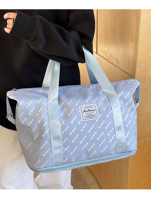 This foldable and portable travel bag has a large capacity and can be used to fit a suitcase. It is a convenient travel bag for leisure, fitness and yoga storage details Picture