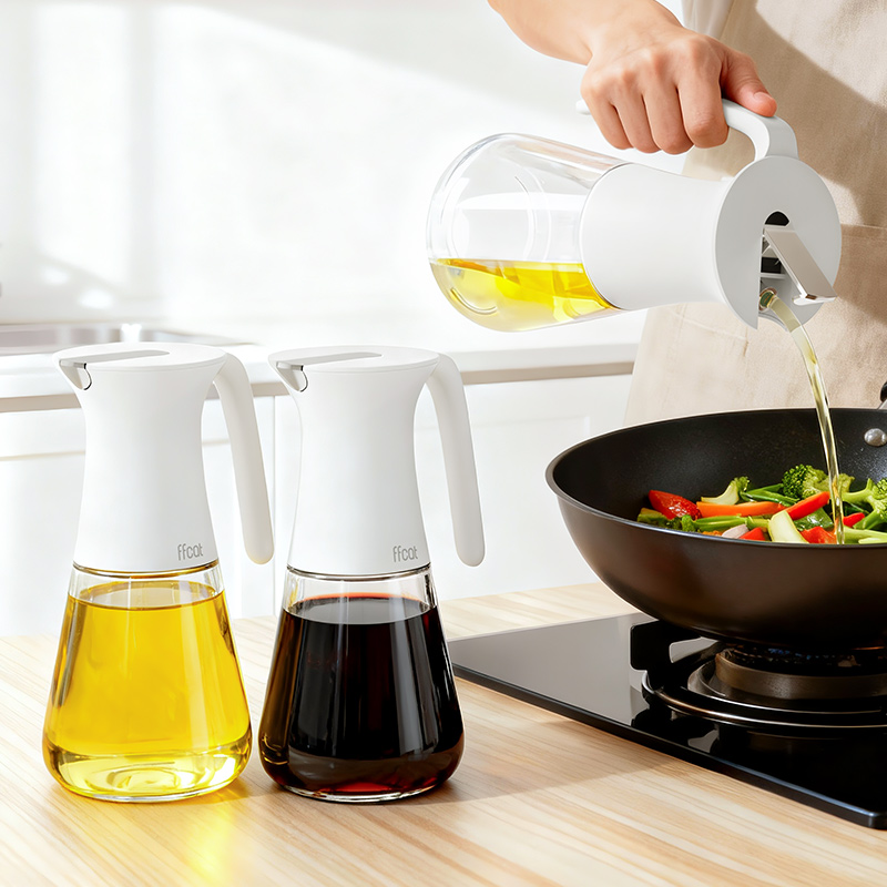 【CL】26Q2#51098 Liu Yue Oil Pouring Pot 600ml Color Box Mixing