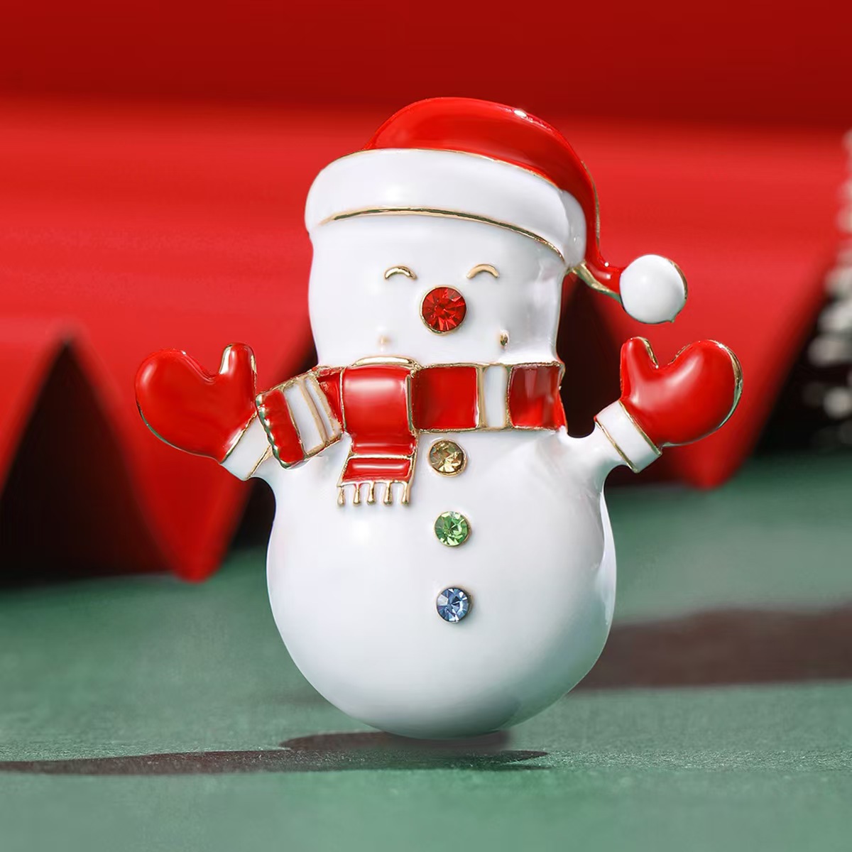 European and American alloy enamel oil drip Christmas snowman brooch, simple, fashionable and creative Christmas festival clothing collar pin details Picture