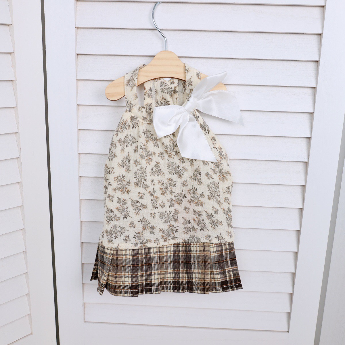 New thin floral print pet dress, breathable and sun-protective dog clothing, Teddy bichon Frise bow pet dress Application Scenario