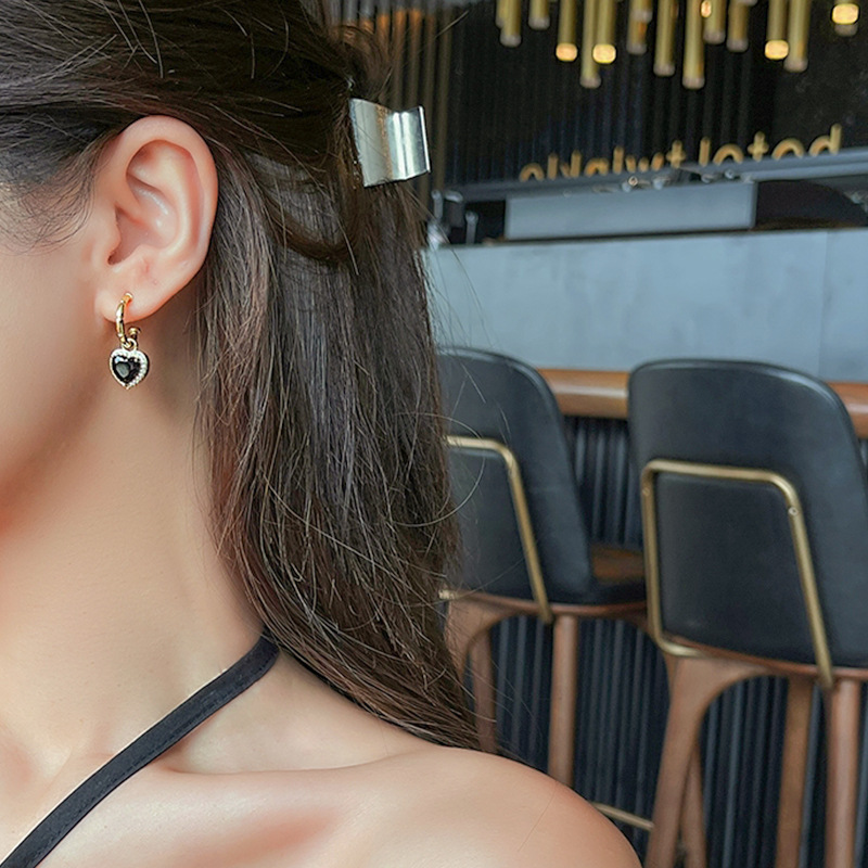 Retro hepburn hepburn negro corazón pendientes pendientes removibles influenciador multiusos pendentes de viaje Item Picture