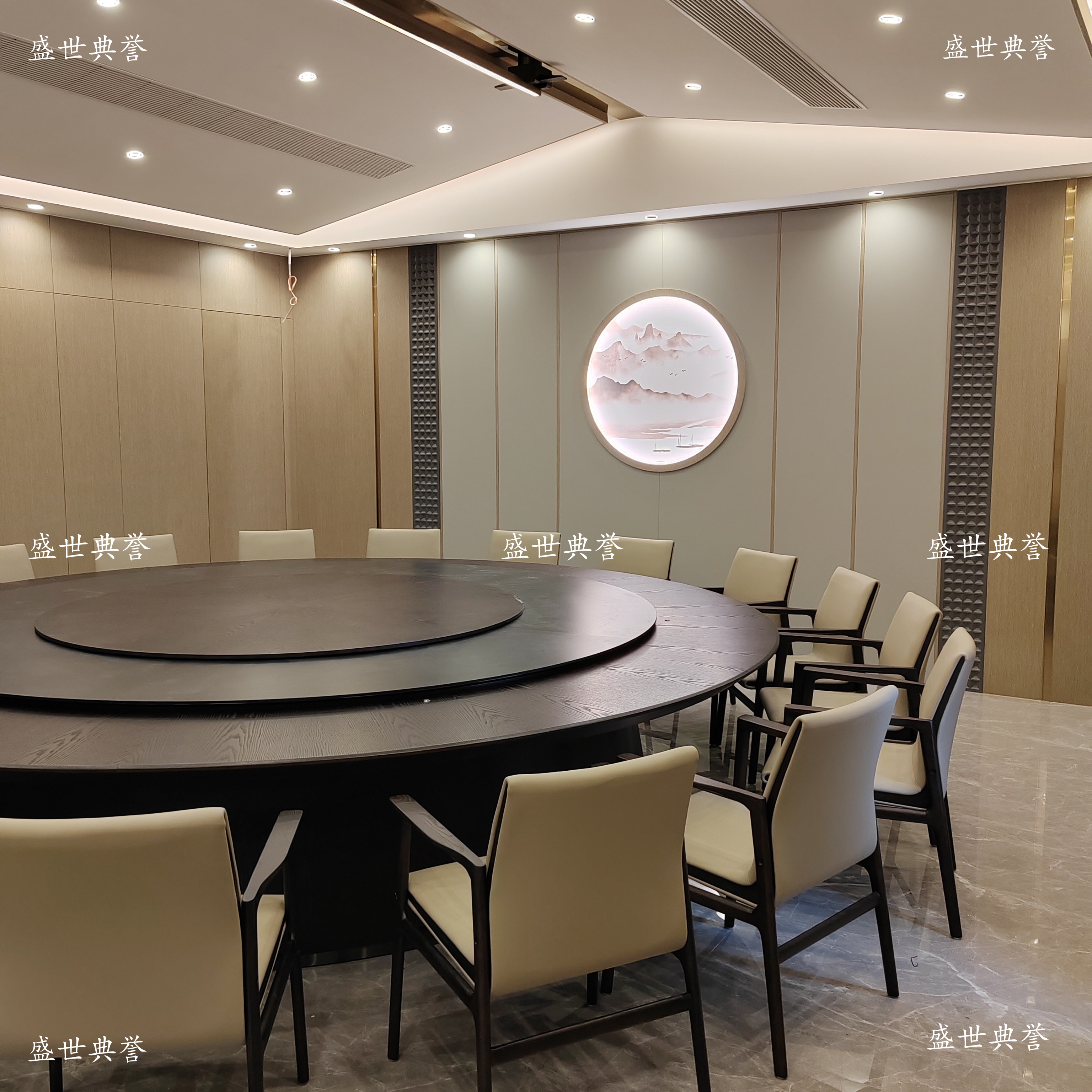 Solid wood electric dining tables and chairs, 20-person round tables for seafood restaurants and business reception tables at Dezhou International Hotel