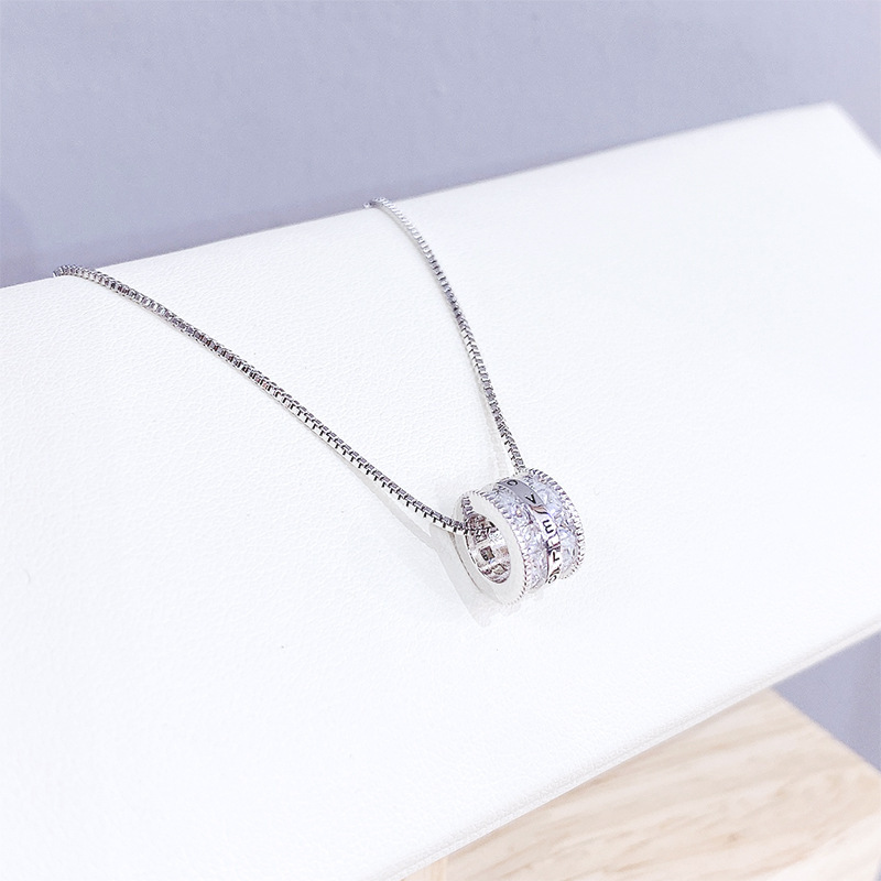 A golden, simple, fine chain, niche Roman numeral beaded necklace, a versatile and all-purpose necklace for daily commuting Specification image
