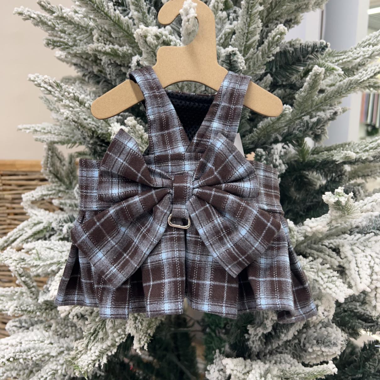 ins school style pet checkered pleated skirt with a back pull ring design. Teddy Pomerar is out Application Scenario