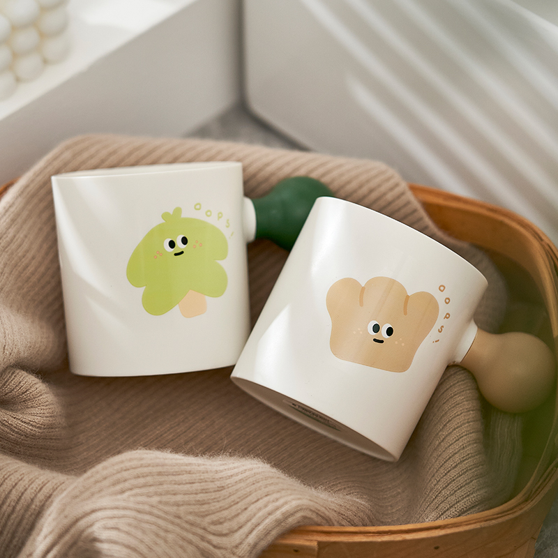 【CL】26Q3#0549 INS mouthwash Cup Cartoon bread pattern White mouthwash cup water drop decoration beige spherical handle Golden toothbrush set Application Scenario